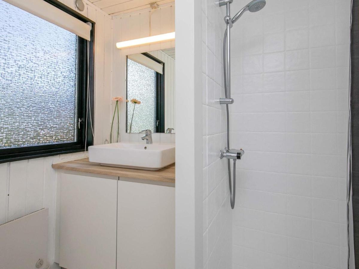 6 Person Holiday Home In Hesselager Esterno foto