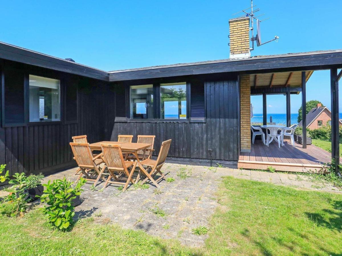 6 Person Holiday Home In Hesselager Esterno foto